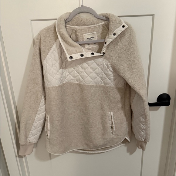 Abercrombie & Fitch Tops - Abercrombie & Fitch Cream Quilted Sherpa Pullover